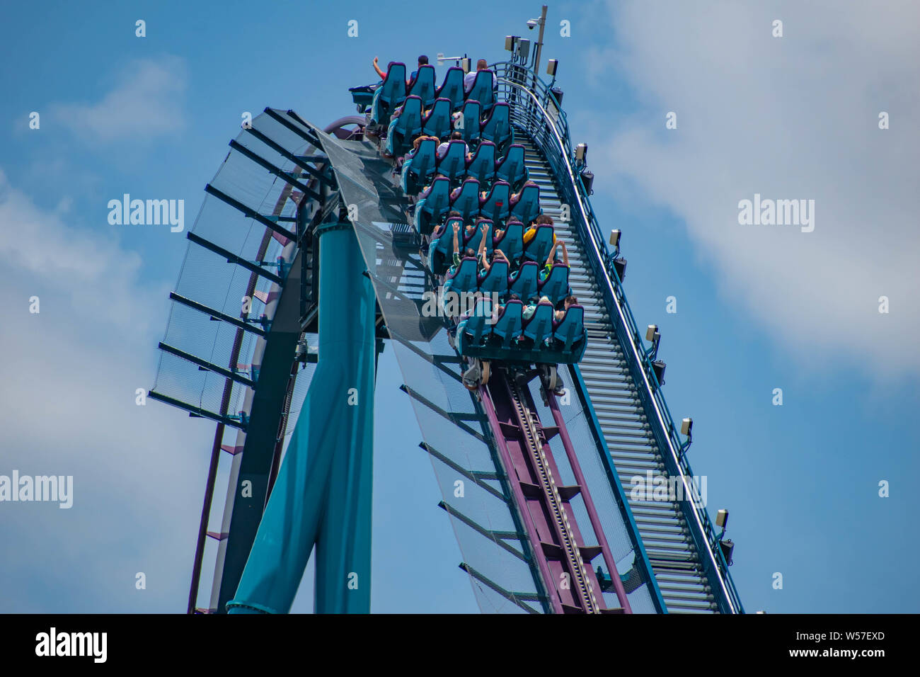 Roller coaster seaworld hi-res stock photography and images - Alamy