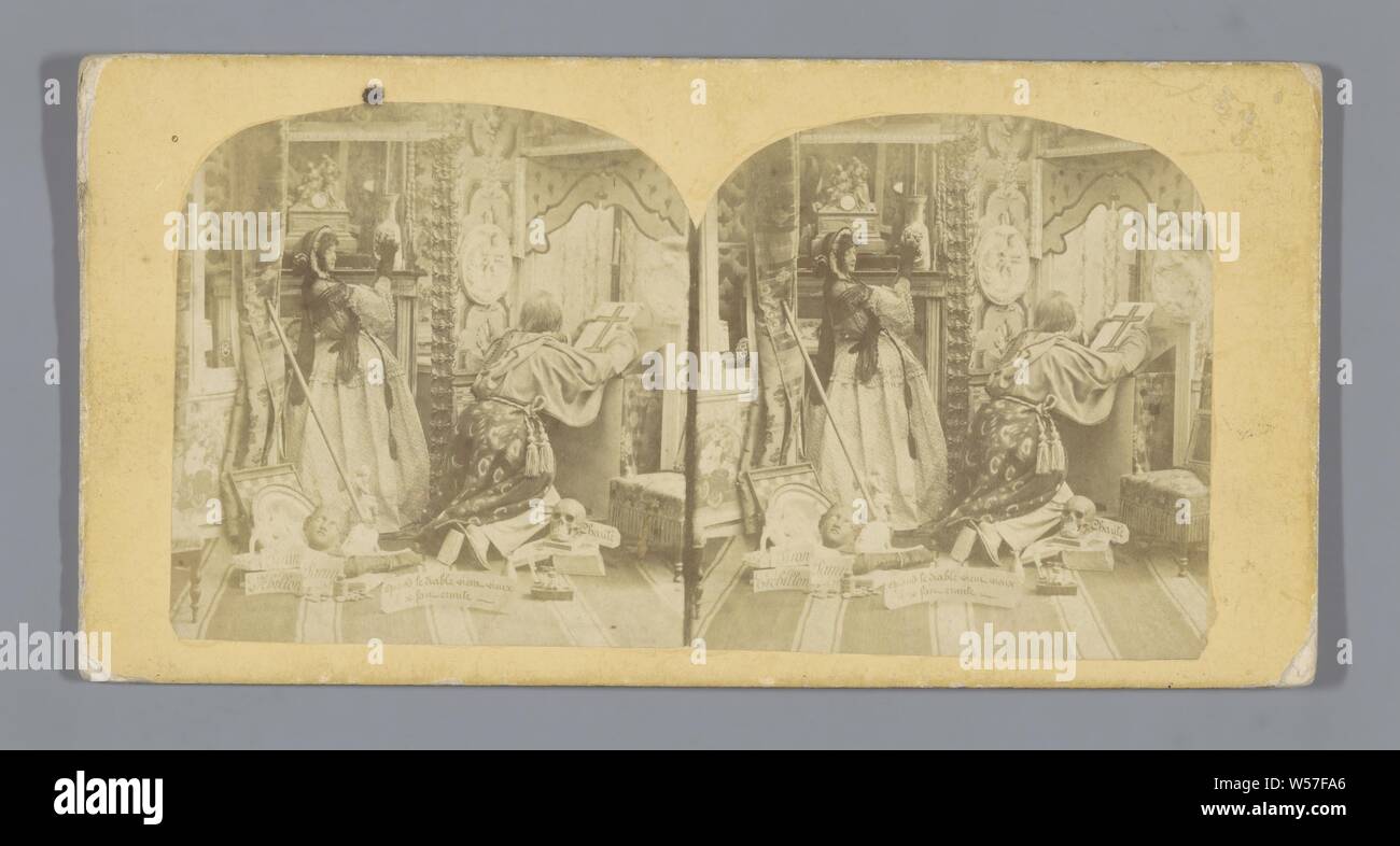 Theatrical arrangement of a man in a Christian robe and a woman with attributes such as skulls and books. There are signs with the text: Piron, Parny, Crebillon in front of the attributes. Quand le diable vient vieux il se fait ermite Charité, 'tableau vivant', death's head, skull (symbol of Death), Europe, anonymous, c. 1850 - c. 1880, cardboard, photographic paper, albumen print, h 85 mm × w 170 mm Stock Photo