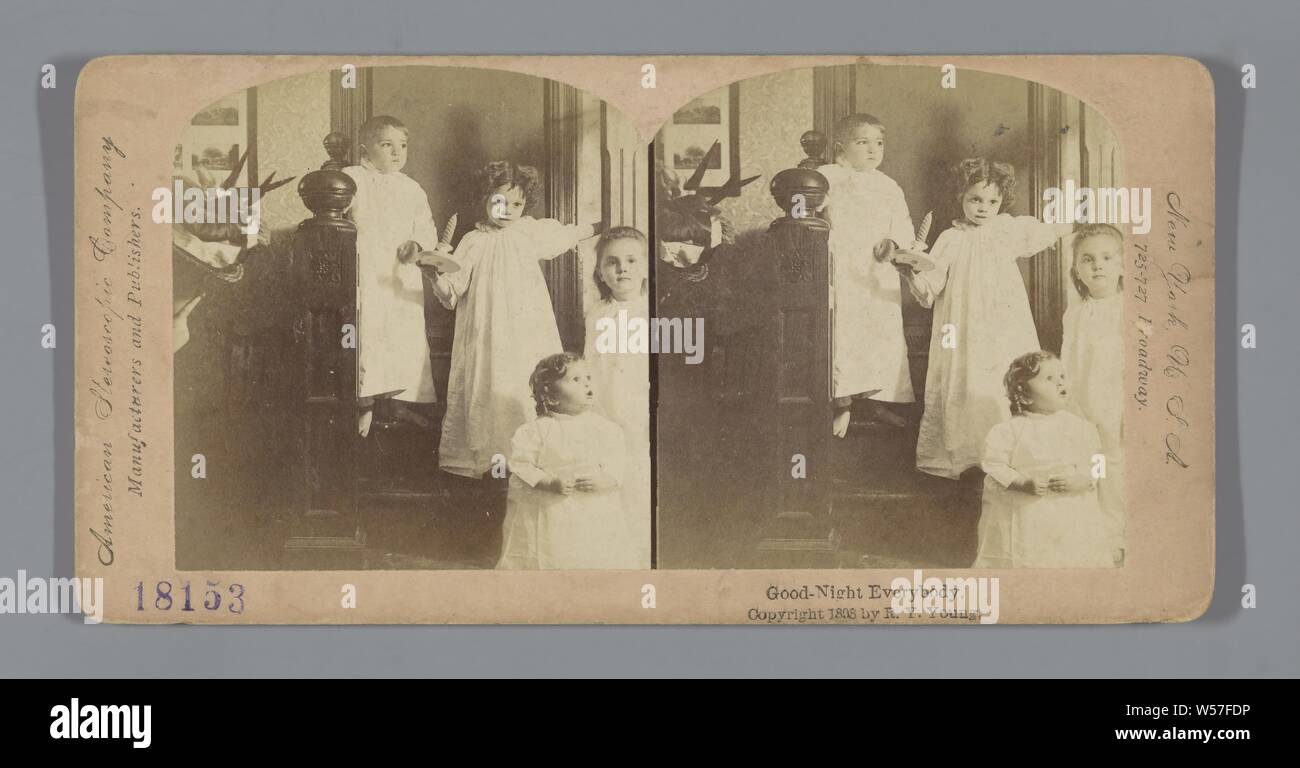 Children on stairs in nightwear Good-Night Everybody (title on object), child (at home), nightwear: night-gown, R.Y. Young (mentioned on object), 1898, photographic paper, cardboard, albumen print, h 88 mm × w 178 mm Stock Photo