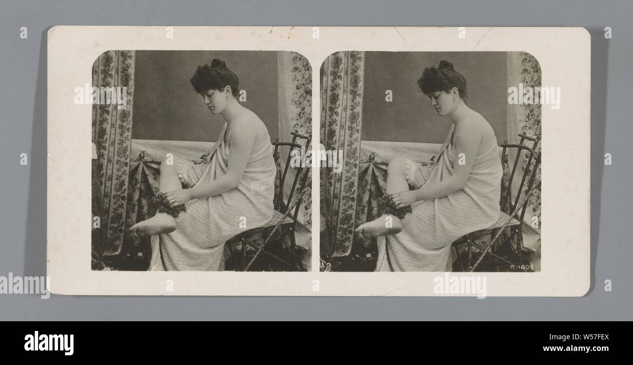 Young woman makes toilet, Genre Bilder (series title on object), dressing oneself, getting dressed - AA - female human figure, anonymous, c. 1900 - c. 1920, photographic paper, cardboard, gelatin silver print, h 89 mm × w 179 mm Stock Photo