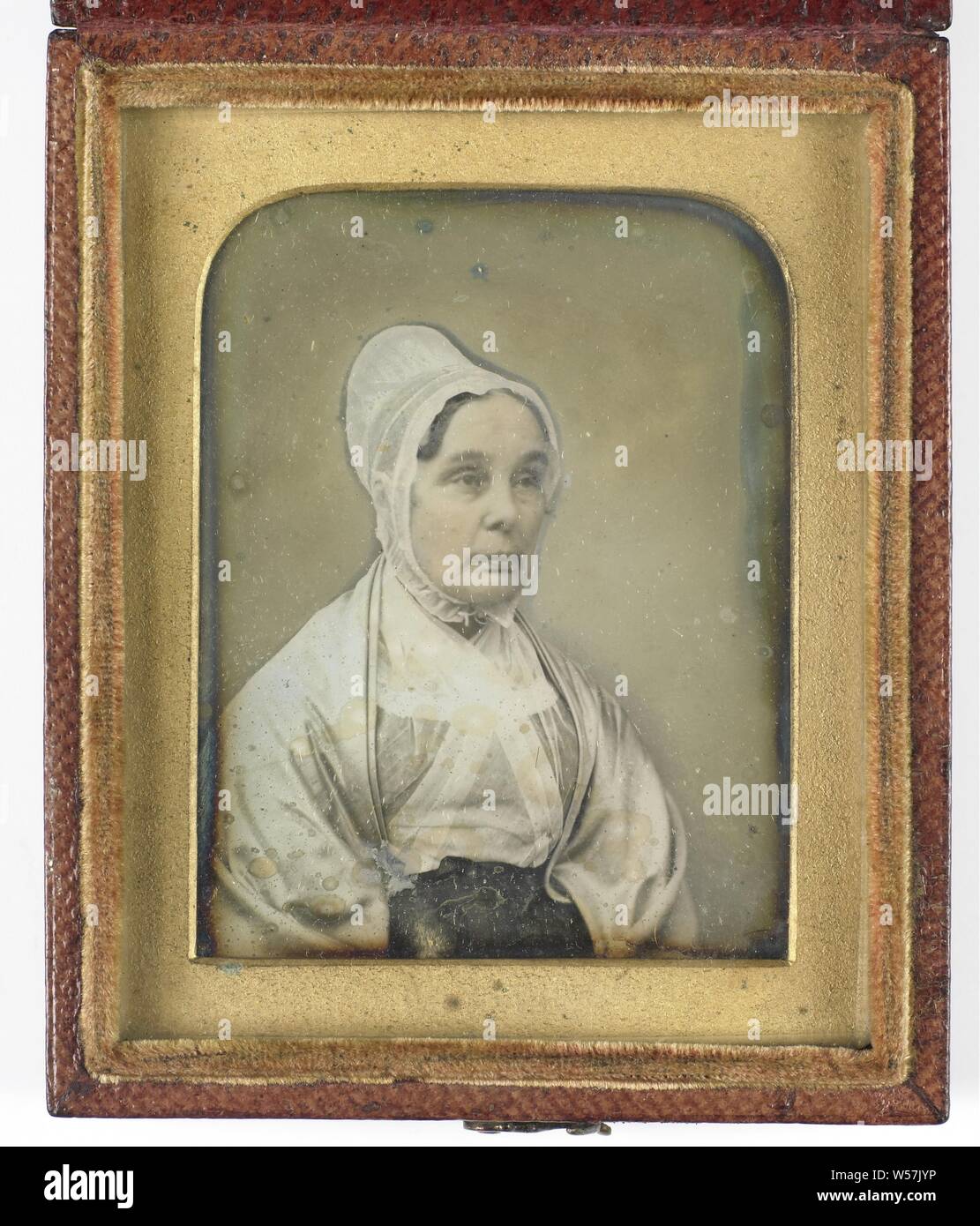 Portrait of an unknown woman in traditional costume, historical persons, adult woman, anonymous, c. 1840 - c. 1860, copper (metal), glass, leather, velvet (fabric weave), h 50 mm × w 38 mm h 70 mm × w 59 mm × t 13 mm Stock Photo