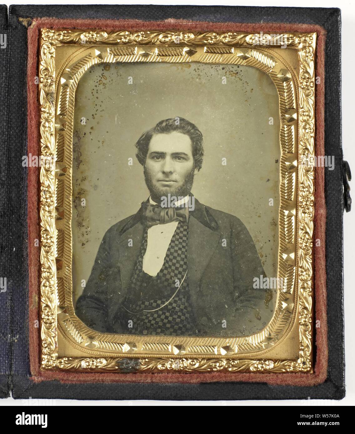 Portrait of an unknown bearded man, historical persons, adult man, anonymous, 1840 - 1860, copper (metal), glass, leather, velvet (fabric weave), h 50 mm × w 35 mm h 72 mm × w 60 mm × t 13 mm Stock Photo