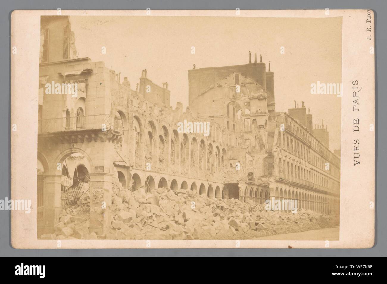 View of the Ministry of Finance in Paris after the fire by the Paris Commune Vues de Paris (series title on object), national government, organization of trade and finance, ruins of a building, architecture, Paris, JR (mentioned on object), 28-May-1871 - in or before 1872, cardboard, photographic paper, albumen print, h 108 mm × w 165 mm Stock Photo