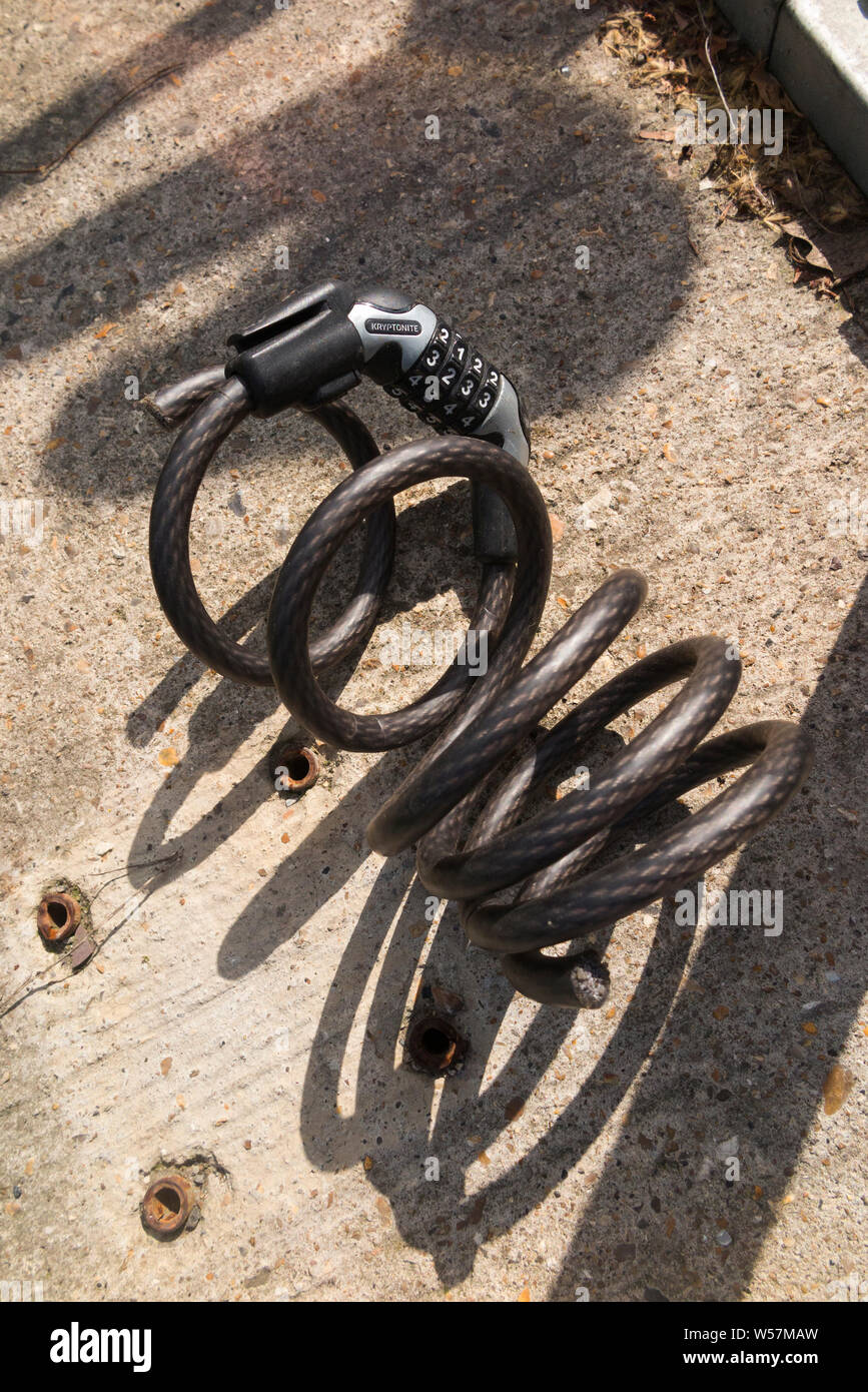 Kryptonite bike lock hires stock photography and images Alamy