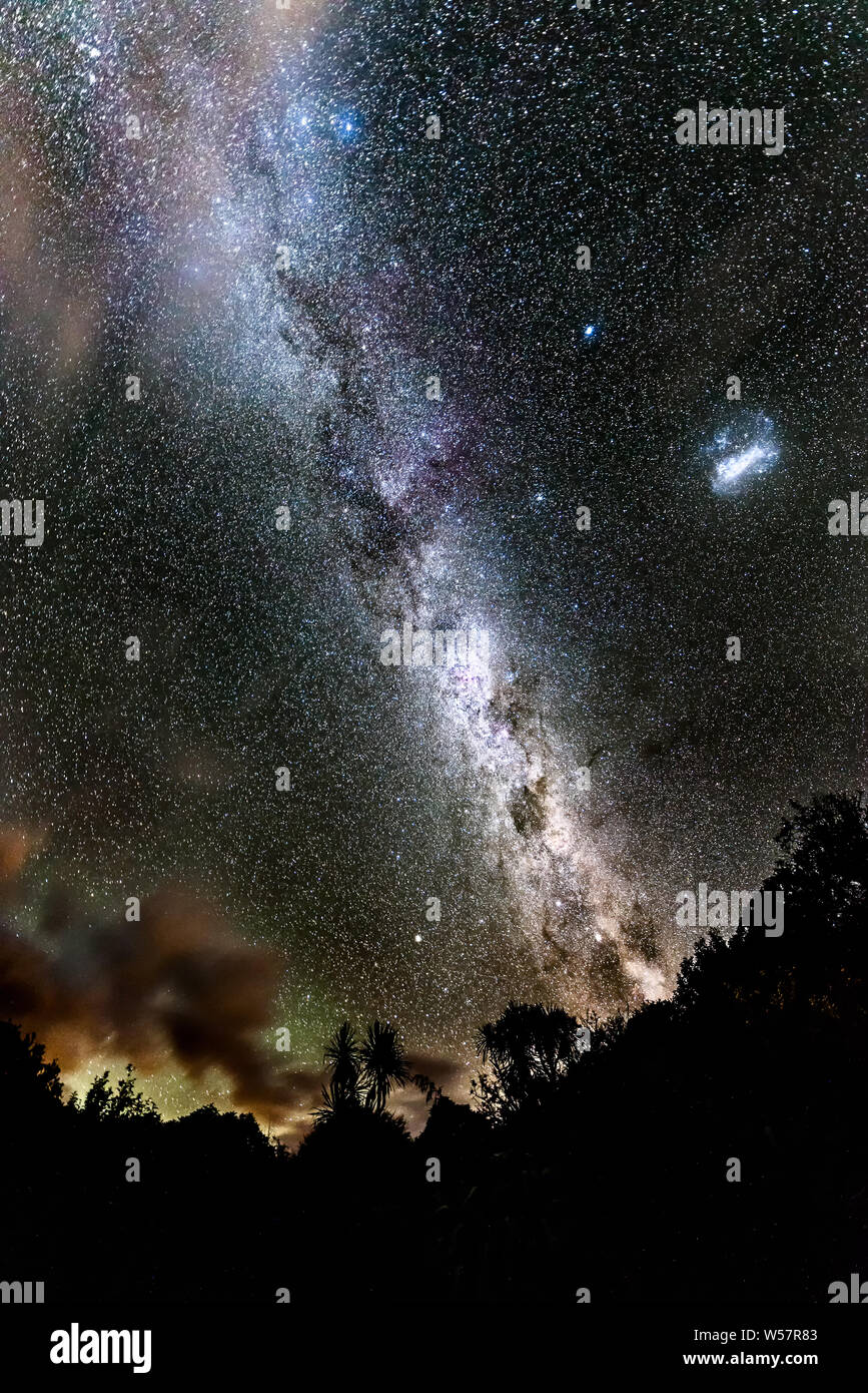 Night sky view of Milky Way in New Zealand Stock Photo - Alamy