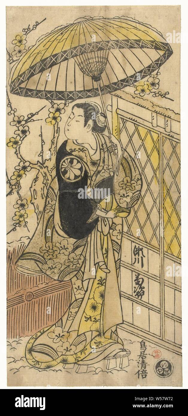 Actor Segawa Kikujiro in the role of Senju no Mae, Actor in women's role, snowy umbrella in left hand, standing in the snow in front of bamboo gate, next to flowering plum tree., Kiyomasu (II), Torii (mentioned on object), Japan, 1731 - 1735, paper, copper powder, h 317 mm × w 146 mm Stock Photo