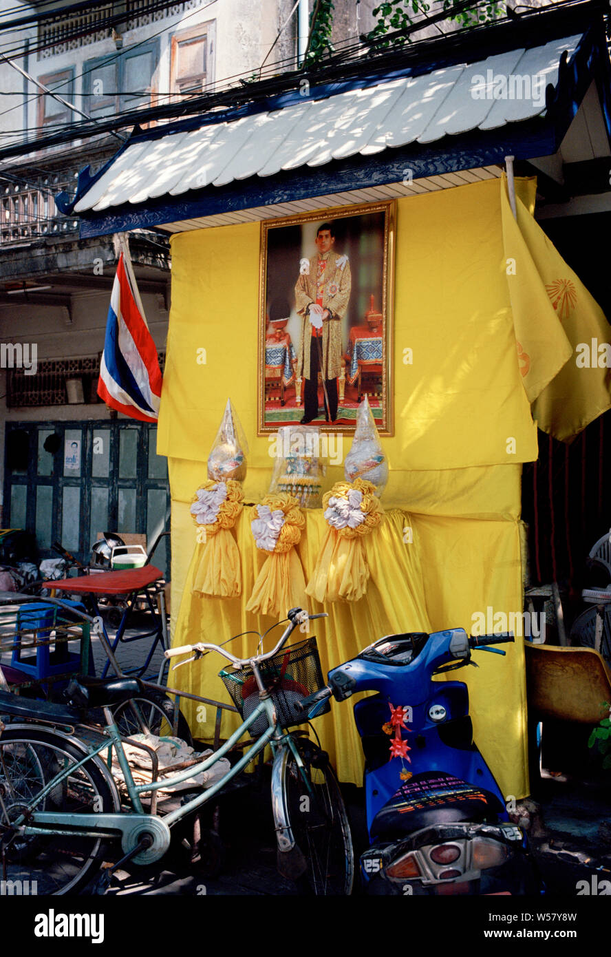Street shrine to the new Thai King Maha Vajiralongkorn in Bangkok in Thailand in Southeast Asia Far East Stock Photo