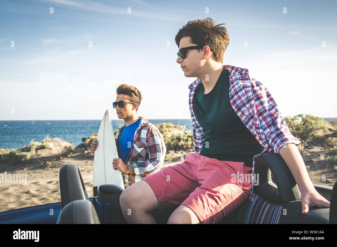 pix Best Friends Pictures Images Photos Boys https www alamy com two young happy teenager best friends looking the hotizon with surf board profile portrait of two happy young boys outside concept of friendship and image261405490 html