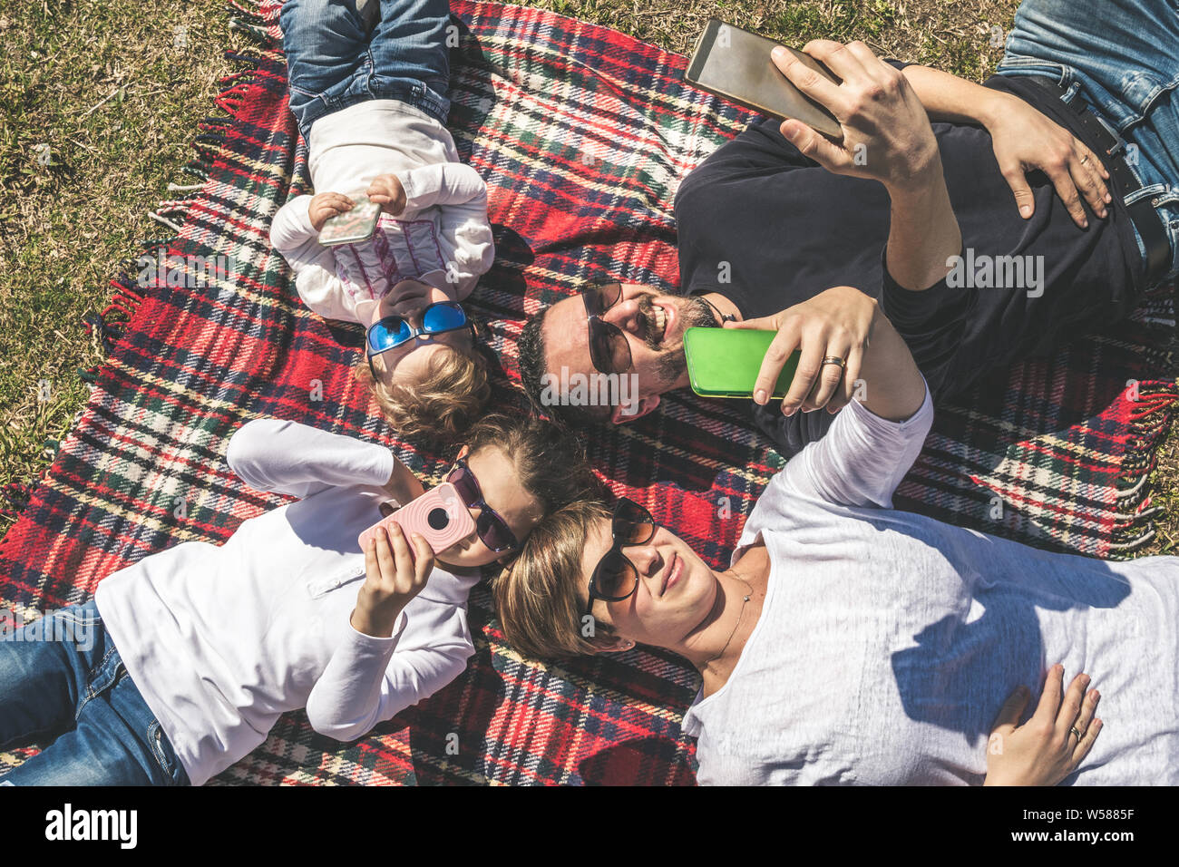 Parents obsessed with phone hi-res stock photography and images - Alamy