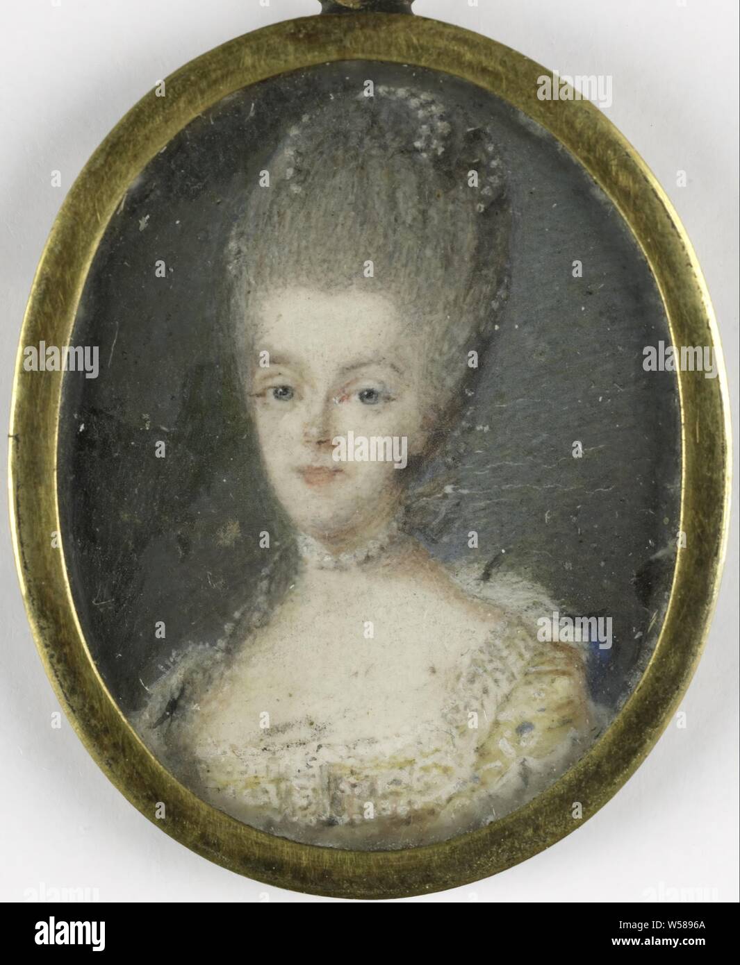 Frederika Sophia Wilhelmina (Wilhelmina, 1751-1820), princess of Prussia. Wife of William V, Portrait of Frederika Sophia Wilhelmina (1751-1820), Princess of Prussia. Wife of Willem V. Buste, facing front. Part of the collection of portrait miniatures, Wilhelmina van Prussia (1751-1820), Robert Mussard, 1768, parchment (animal material), metal, glass, h 3.3 cm × w 2.7 cm h 4.1 cm × w 2.8 cm × d 0.5 cm Stock Photo