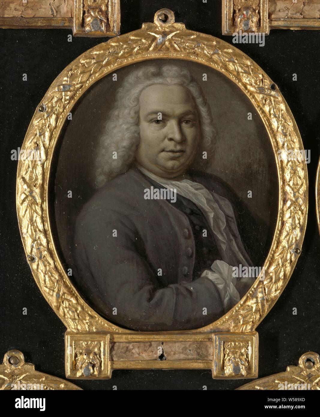 Portrait of Theodoor van Snakenburg (1695-1750). Leiden Jurist and Poet, Portrait of Theodoor van Snakenburg (1695-1750). Lawyer and poet in Leiden. Bust in oval, to the right, the right hand in the jacket. Part of a collection of portraits of Dutch poets, portrait of a writer, writer, poet, author, Theodoor van Snakenburg, Hieronymus van der Mij, 1743, copper (metal), oil paint (paint), h 11 cm × w 9.4 cm Stock Photo