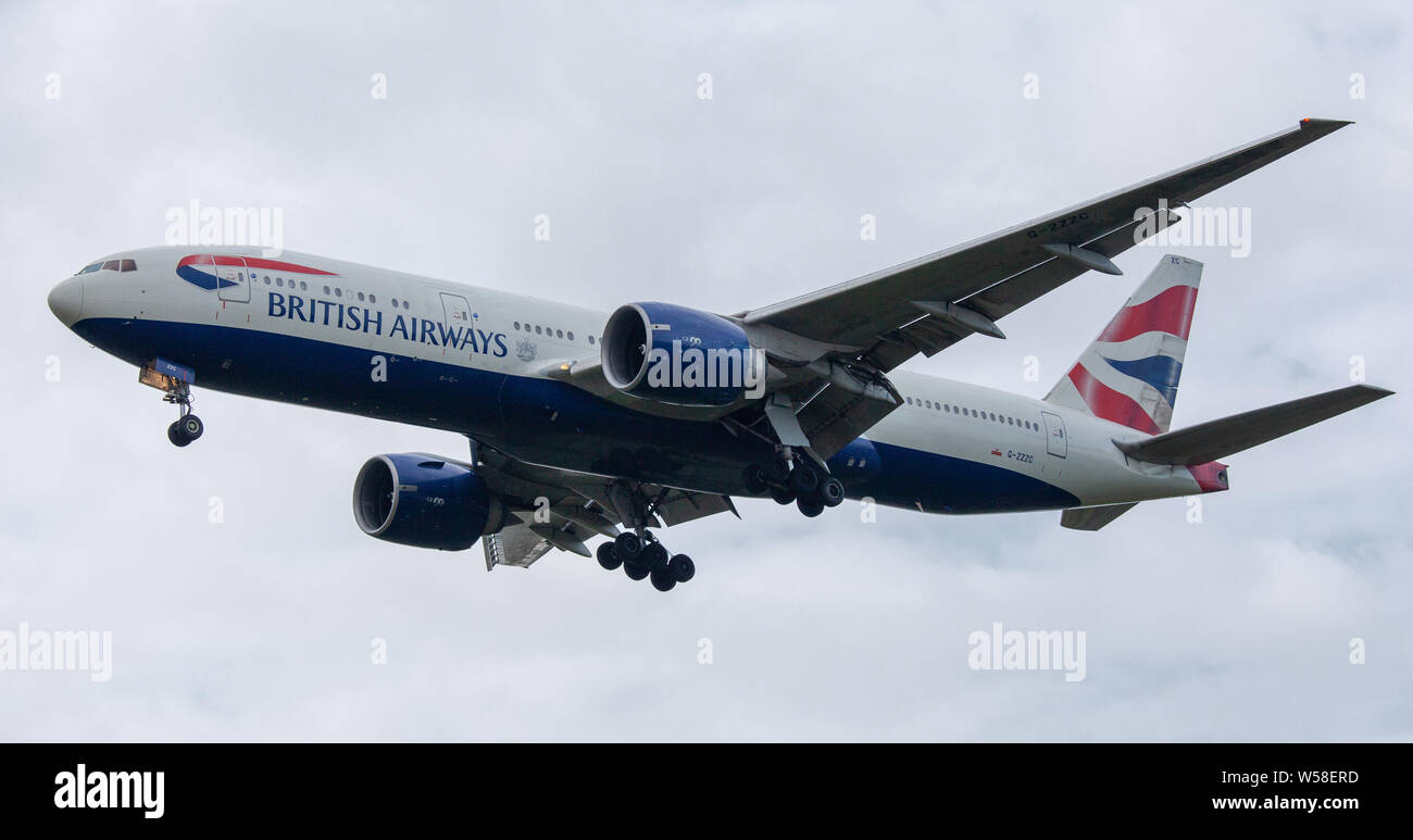 British Airways Boeing 777 G-ZZZC on final approach to London-Heathrow Airport LHR Stock Photo