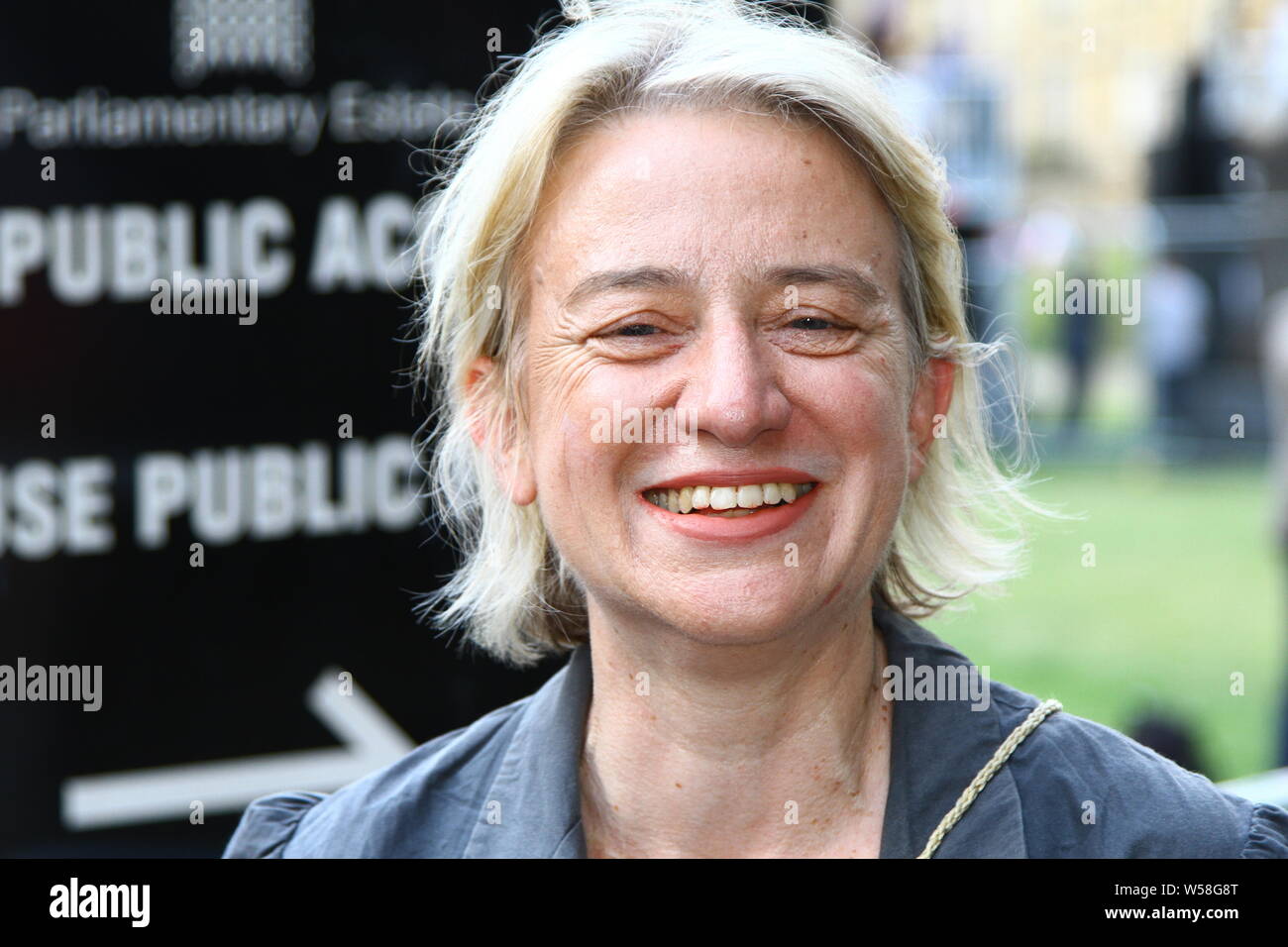NATALIE BENNETT FORMER LEADER OF THE GREEN PARTY PICTURED AT COLLEGE GREEN IN THE CITY OF WESTMINSTER ON 24TH JULY 2019. BRITISH POLITICIANS. UK POLITICS. GREEN PARTY. LEADER OF THE GREEN PARTY FOR 4 YEARS FROM 2012 TO 2016. JOURNALISTS. FAMOUS POLITICIANS. Stock Photo