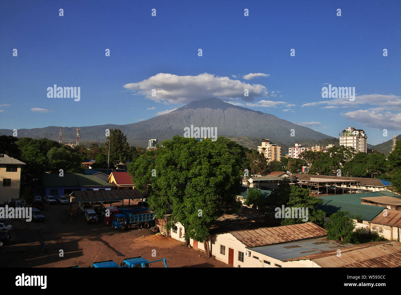 Safari tanzania tower hi-res stock photography and images - Alamy