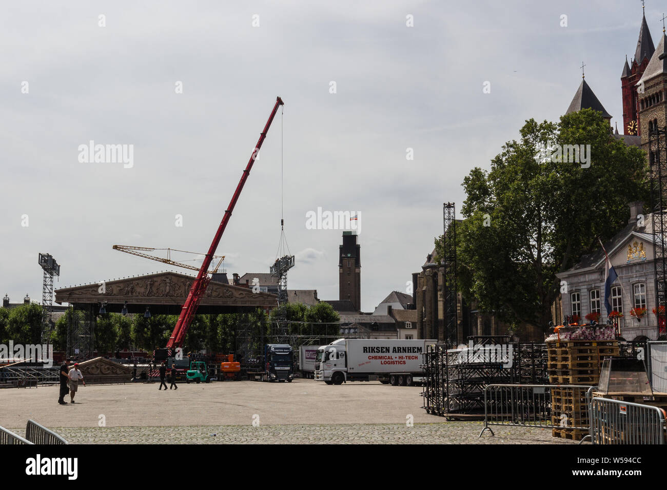 maastricht-and-the-vrijthof-square-getting-ready-for-the-annual-open