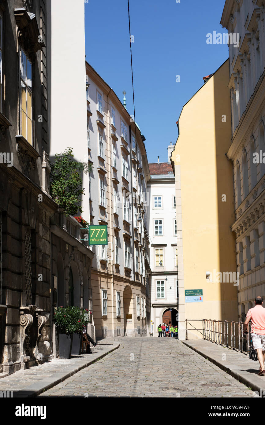 Domgasse, a street in the old town (Altstadt) of Vienna, Austria Stock  Photo - Alamy