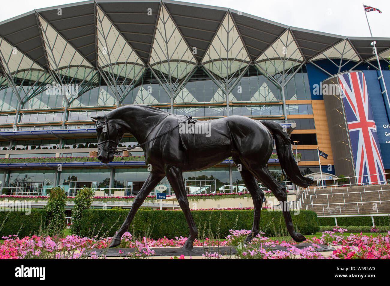 Horse sculpture parade ring ascot hi-res stock photography and images ...