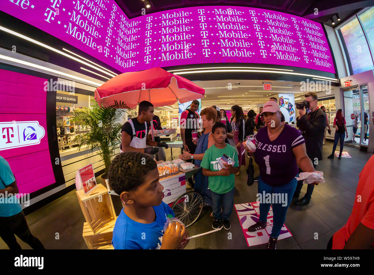 Hundreds of taco lovers descend on the TMobile store in Times Square