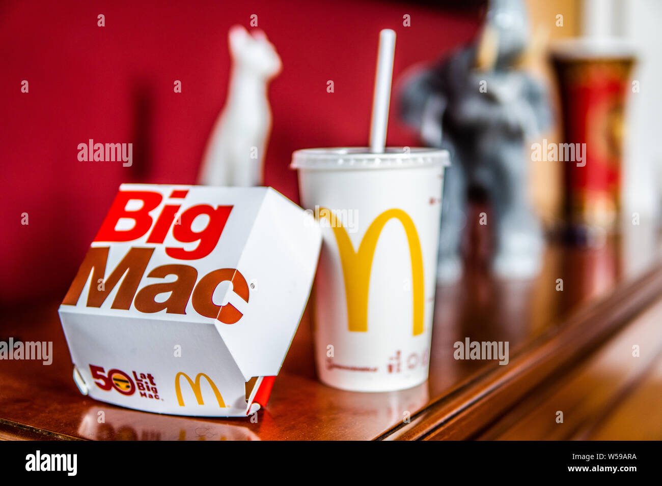 https://c8.alamy.com/comp/W59ARA/warsaw-poland-july-2018-mcdonalds-big-mac-100-pure-beef-sandwiched-with-refreshing-coca-cola-coke-big-yellow-mcdonalds-m-sign-logo-on-cup-W59ARA.jpg