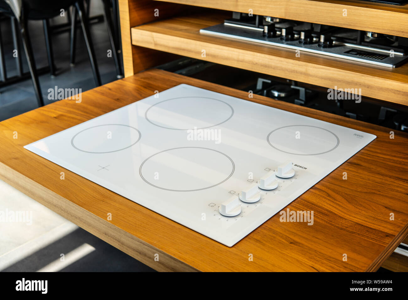 Warsaw, Poland, July 2018 inside Bosch showroom, electric induction  autonomous cooktop hob Bosch PerfectCook, PerfectFry, on display for sale  Stock Photo - Alamy