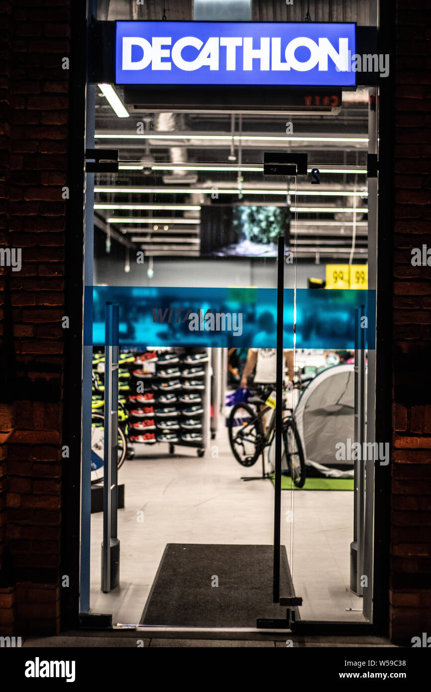 Oct 18, 2019 Emeryville / CA / USA - Close up of Decathlon logo on the  facade of Decathlon Sporting Goods flagship store, the first open in the  San Fr Stock Photo - Alamy