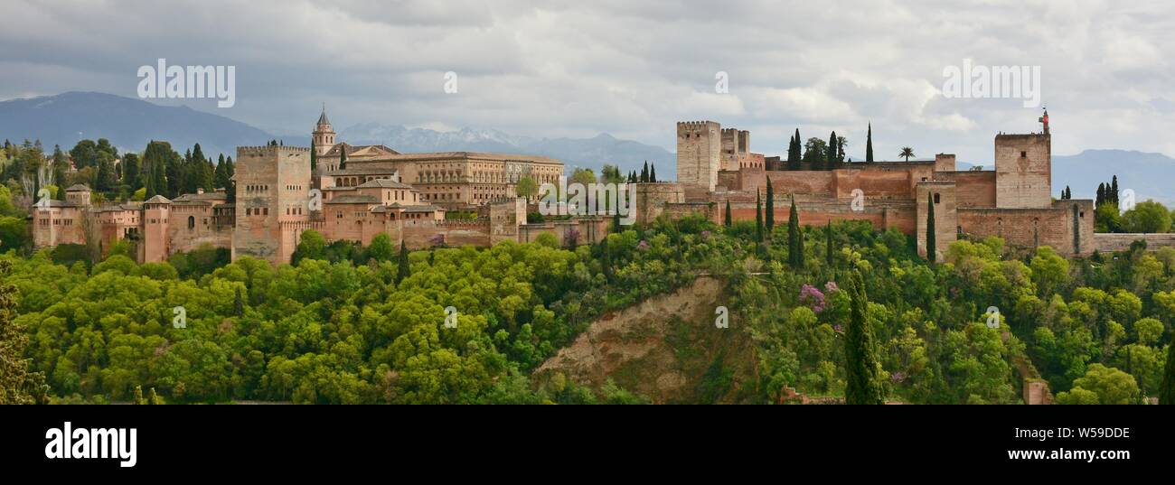 La Alhambra de Granada vista desde el mirador de san Nicolas Stock Photo