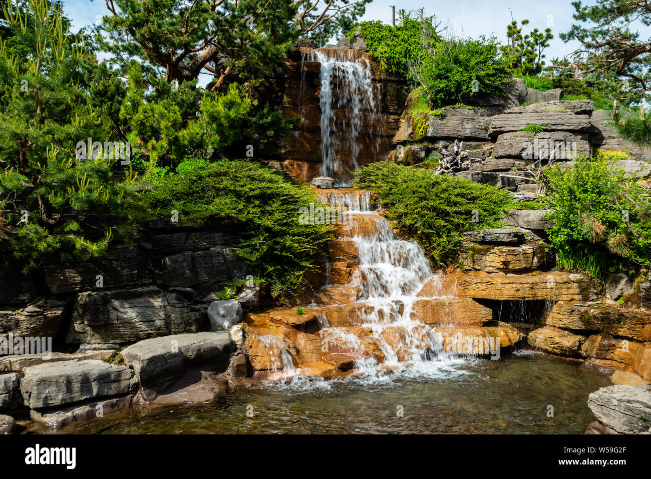 Beautiful garden park trees river hi-res stock photography and images ...