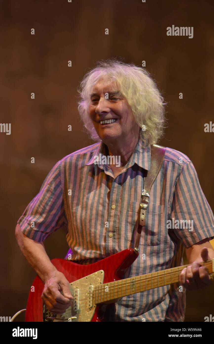 LOS ANGELES, CALIFORNIA - JULY 03: Guitarist Albert Lee performs onstage  during the California Saga 2 Benefit Concert at Ace Hotel on July 03, 2019  in Stock Photo - Alamy