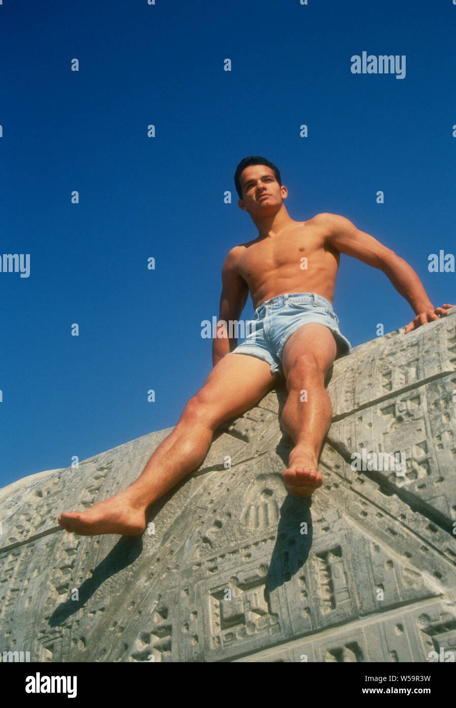 Santa Monica, California, USA 13th October 1994 (Exclusive) Acrobat/artist Roberto Da Silva