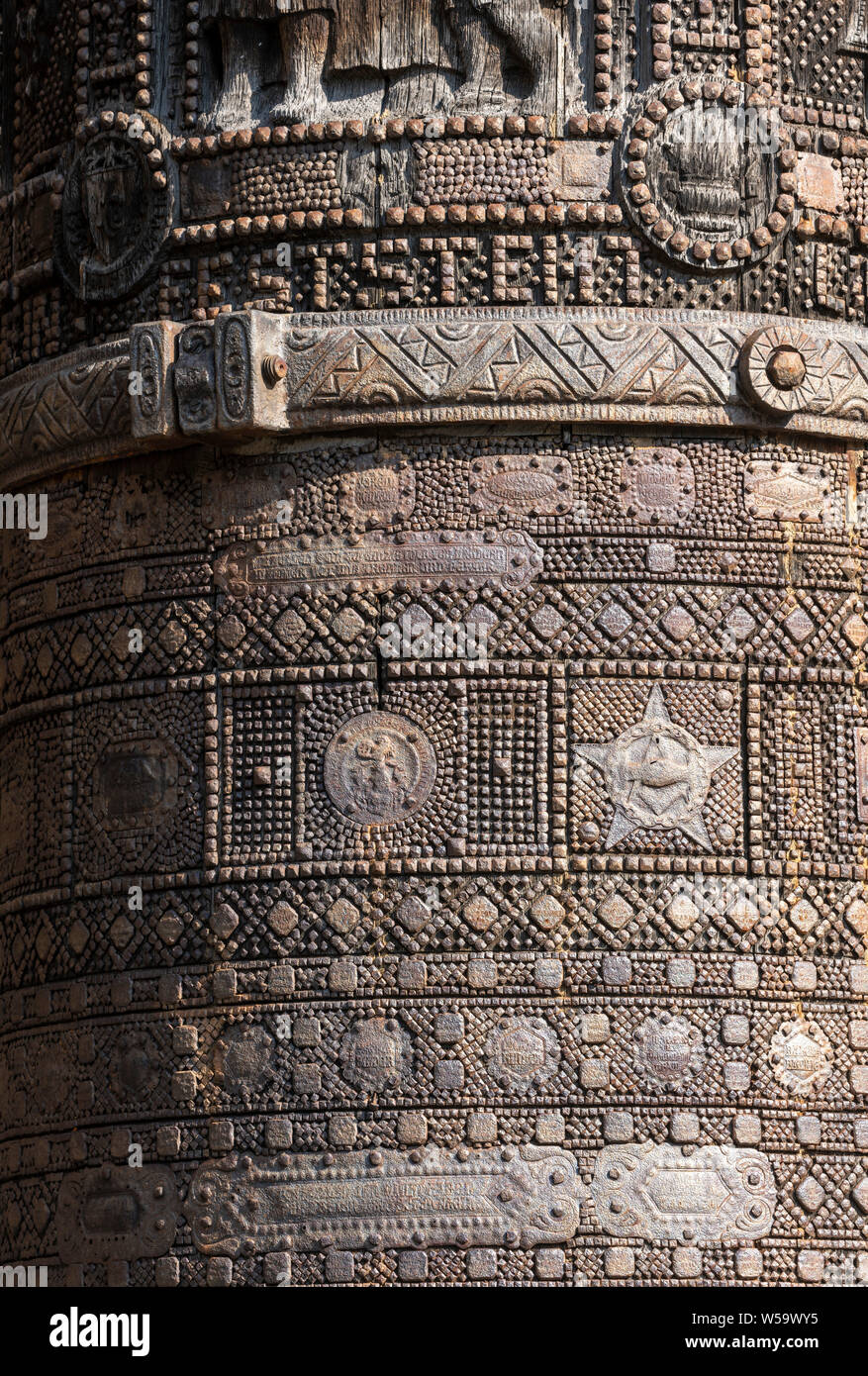 Mainz, Marktplatz vor dem Dom, Nagelsäule aus dem ersten Weltkrieg Stock Photo