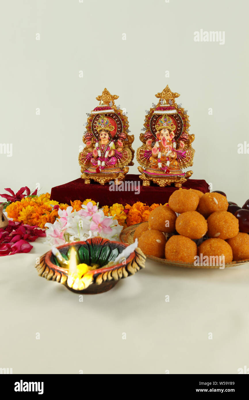 Sculpture of Lakshmi and Ganesha with sweets Stock Photo - Alamy