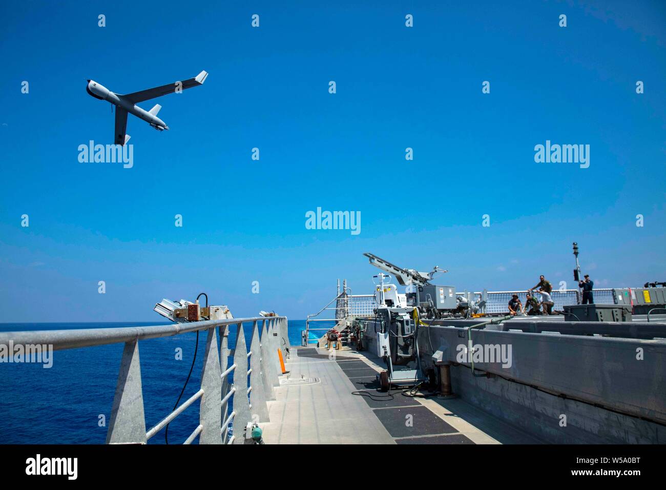 190724-N-AK002-1029  ATLANTIC OCEAN (July 24, 2019) A MK 4 launcher launches a Scan Eagle unmanned aerial vehicle (UAV) from the flight deck of the expeditionary fast transport vessel USNS Spearhead (T-EPF 1). Scan Eagle unmanned aerial system provides improved detection and monitoring to support counter-narcotics missions in the Caribbean and Eastern Pacific. (U.S. Navy photo by Master-at-Arms 1st Class Alexander Knapp/Released) Stock Photo