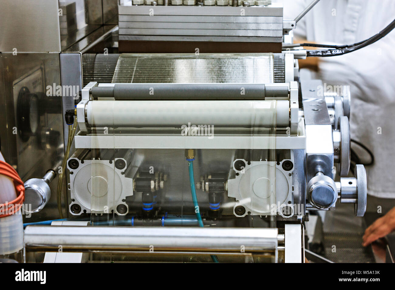 The Soft Gelatin Capsules Machines are pharmaceutical equipment that ...