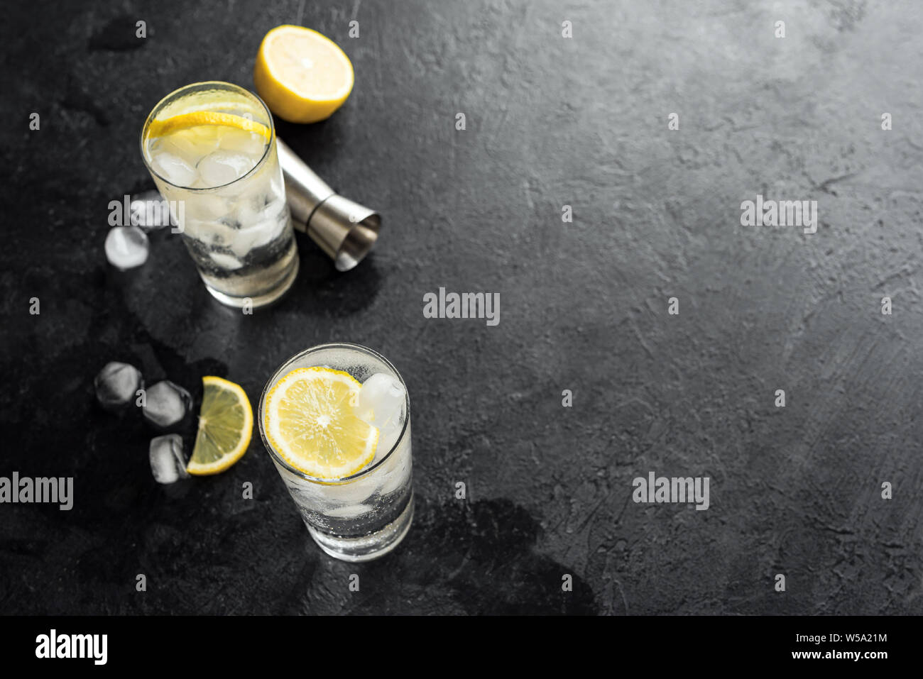 Alcohol drink (gin tonic cocktail, vodka cocktail, tom collins cocktail