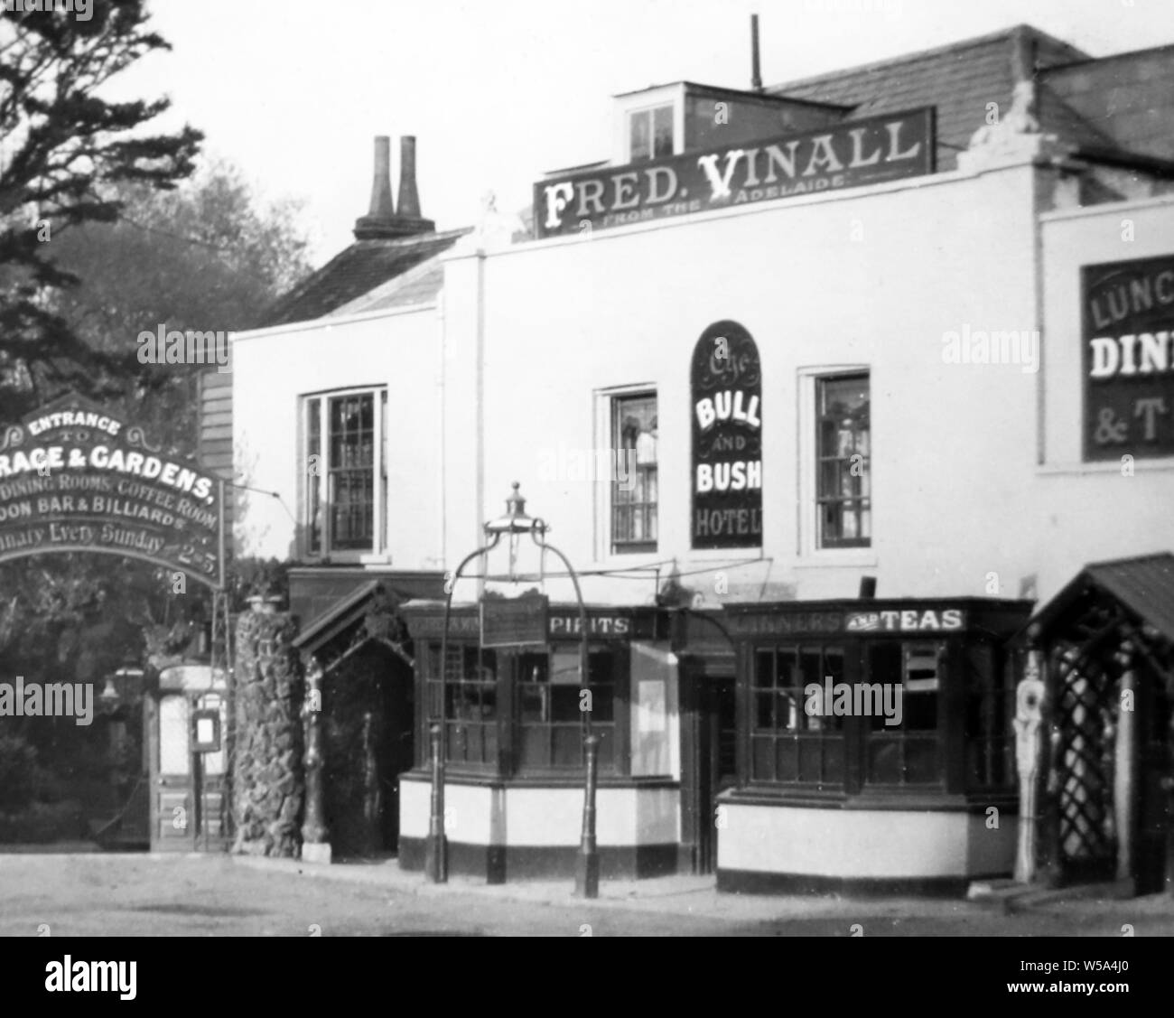 Old Bull Inn High Resolution Stock Photography And Images Alamy