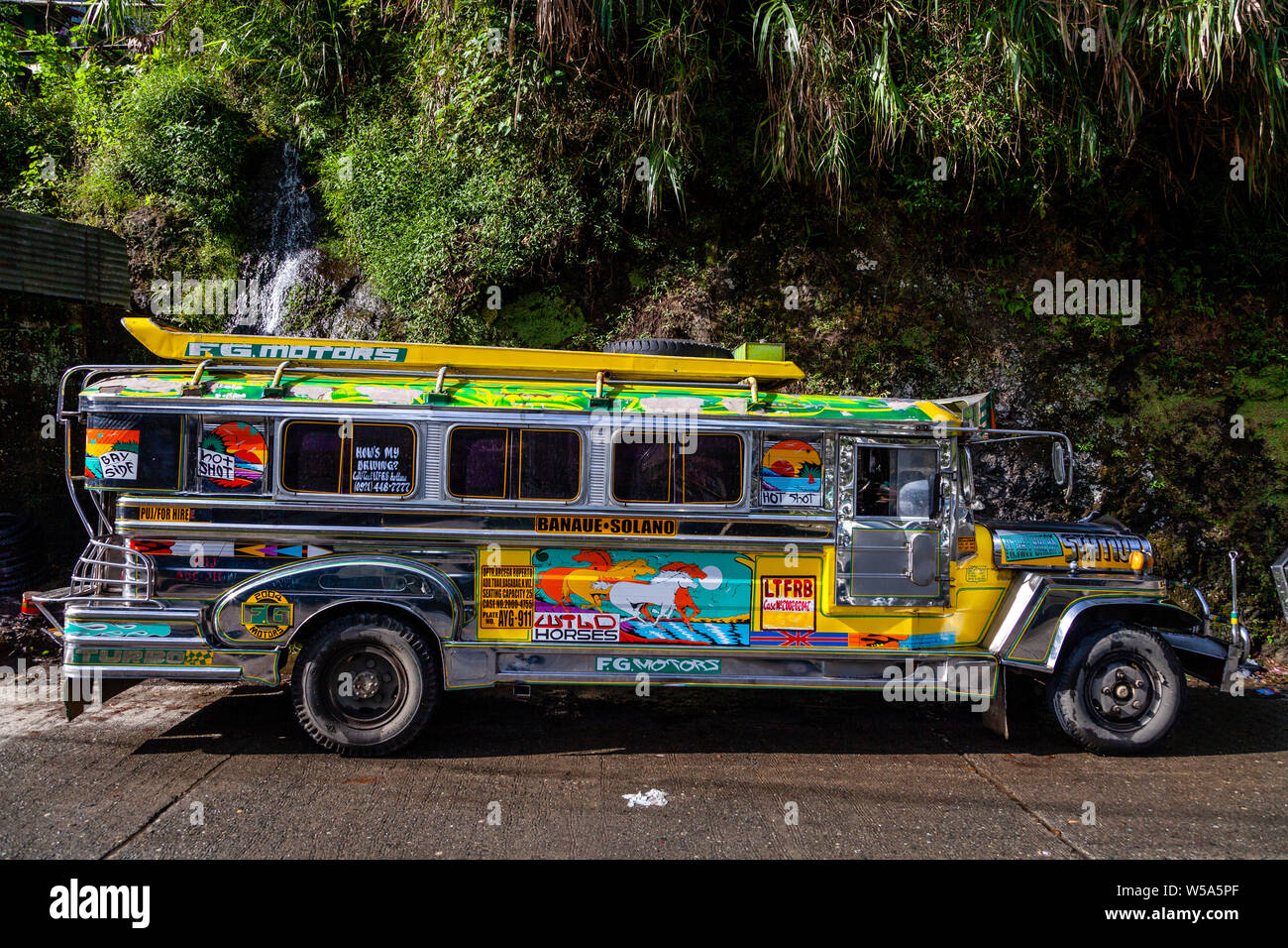 A Colourful Jeepney Bus Waits To Pick Up Passengers, Banaue, Luzon, The Philippines Stock Photo