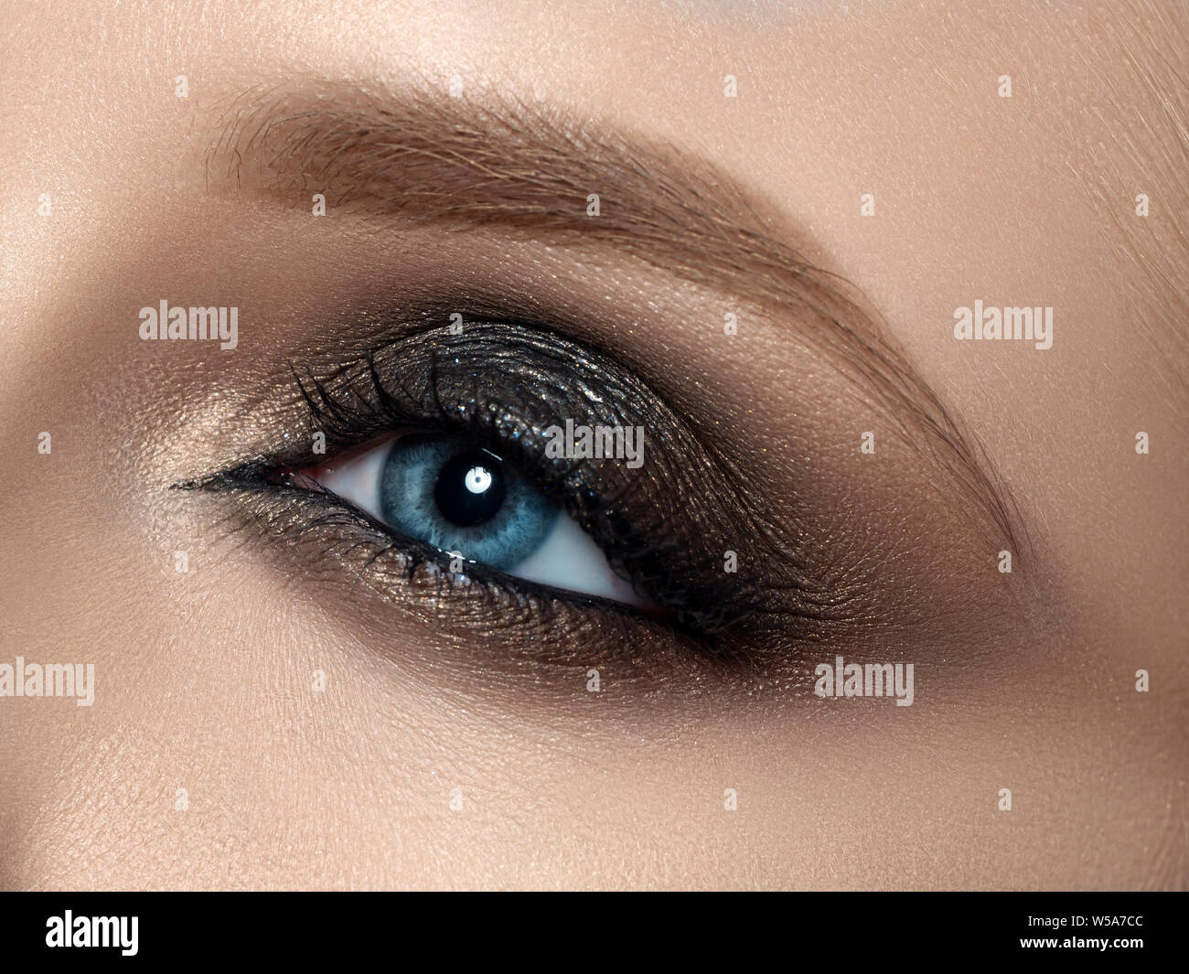 Woman bronze makeup hi-res stock photography and images - Alamy