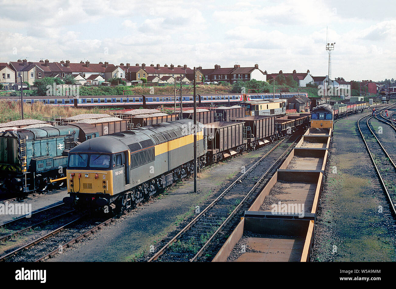 A class 56 diesel locomotive number 56049 enters Tonbridge yard with an engineers train. Also present in the yard are locomotives 09004, 73128, and 33208. 24th August 1993. Stock Photo