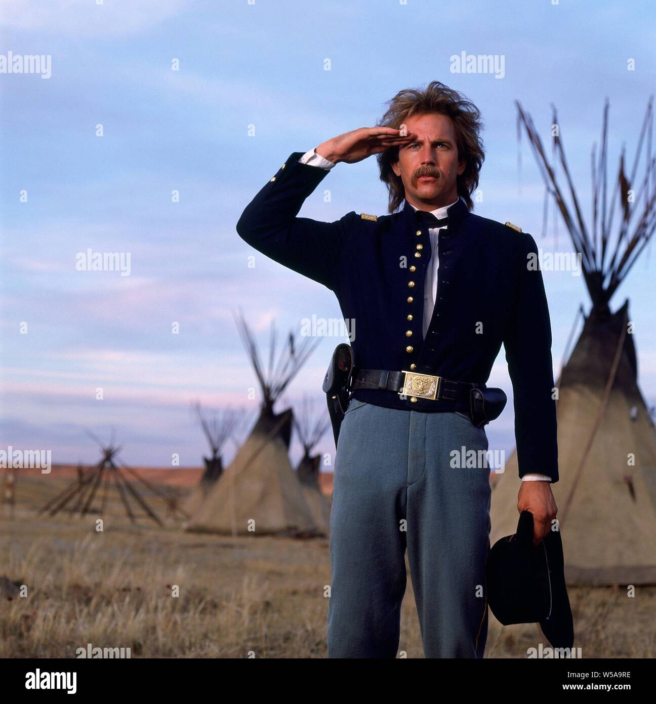 KEVIN COSTNER in DANCES WITH WOLVES (1990), directed by KEVIN COSTNER. Credit: ORION PICTURES / Album Stock Photo