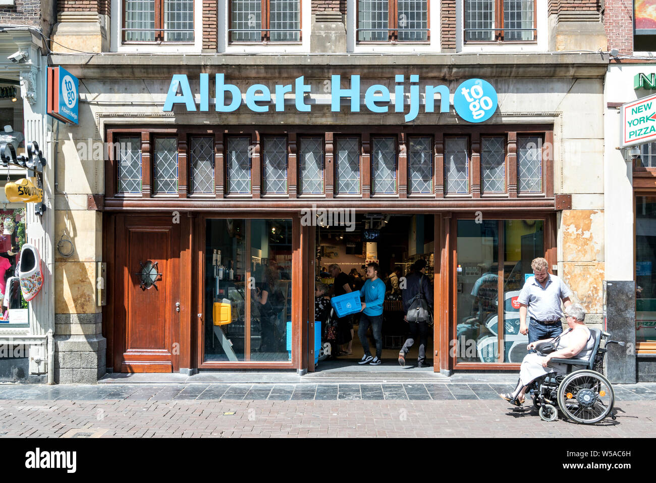 Albert to convenience in Amsterdam, Netherlands. Albert Heijn is the largest Dutch supermarket chain, founded in 1887 Stock Photo - Alamy