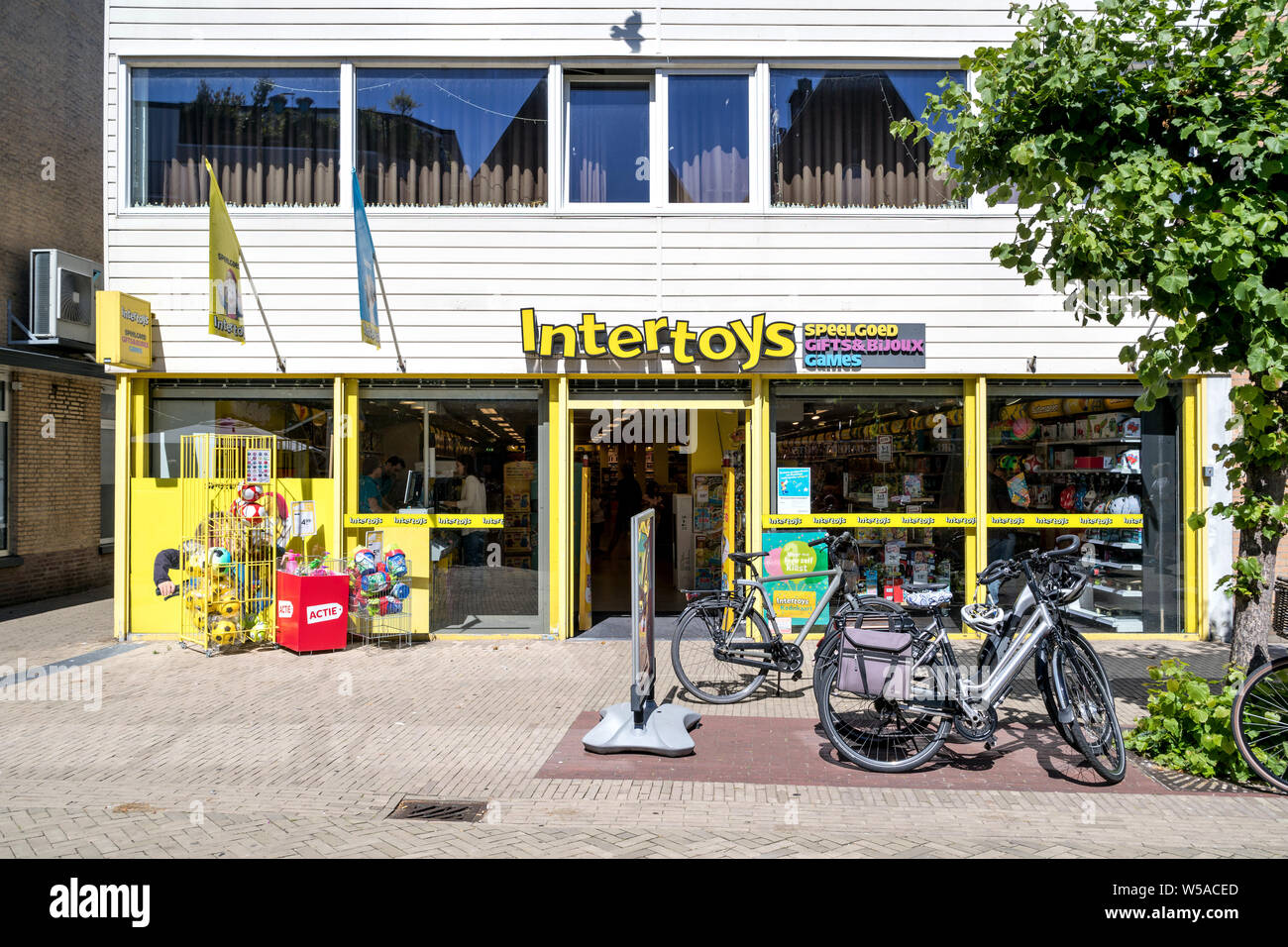 Intertoys store in Wassenaar, The Netherlands. Intertoys is Dutch toys, multimedia and electronics retailer. It is headquartered in Amsterdam Stock Photo - Alamy