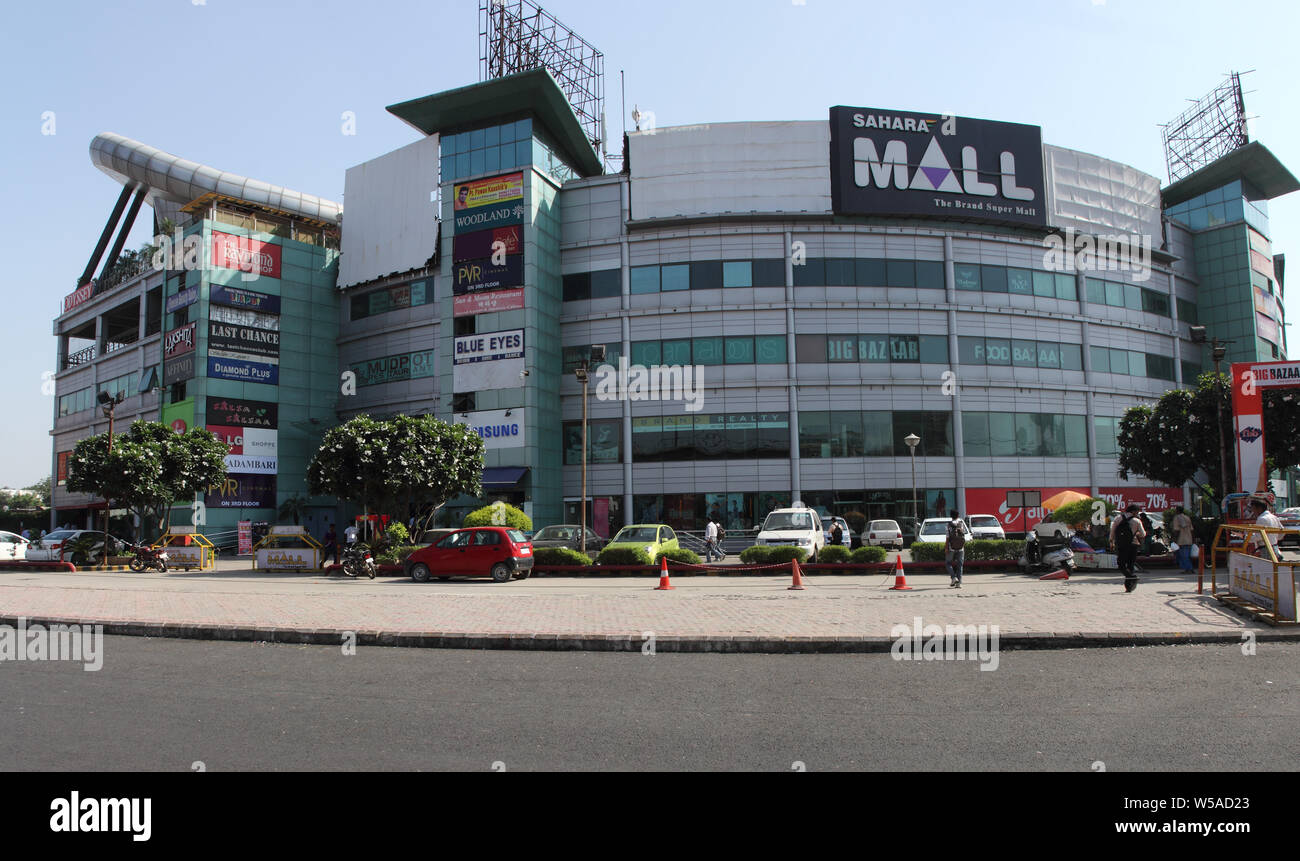 Sahara mall hi-res stock photography and images - Alamy