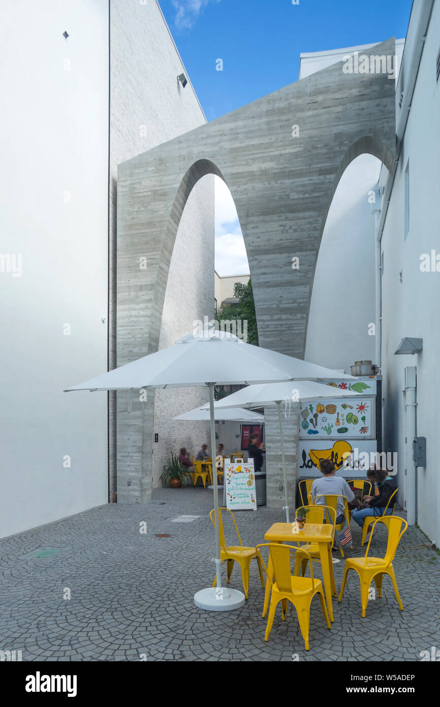FRUIT VENDOR STAND UNDER ARCHWAYS (©SB ARCHITECTS 2018) MIAMI DESIGN