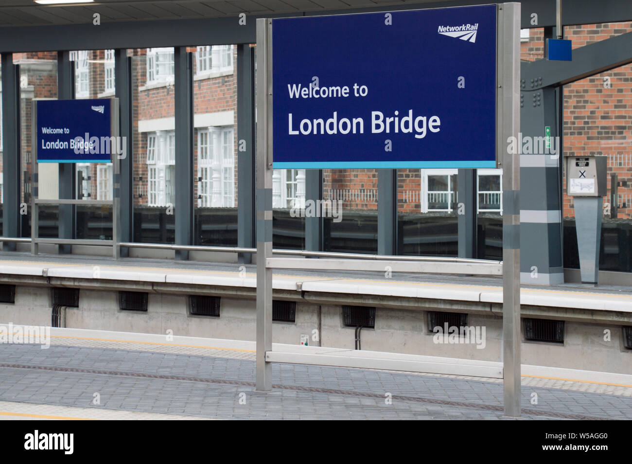 Welcome to London Bridge station sign board Stock Photo