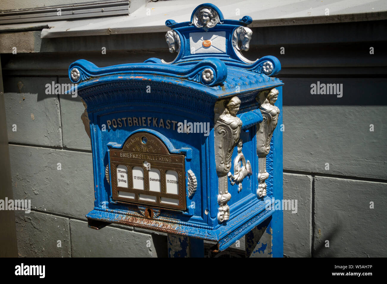 historical mailbox in the district Werden, Essen, Ruhr Area, Germany.  historischer Briefkasten im Stadtteil Werden, Essen, Ruhrgebiet, Deutschland. Stock Photo