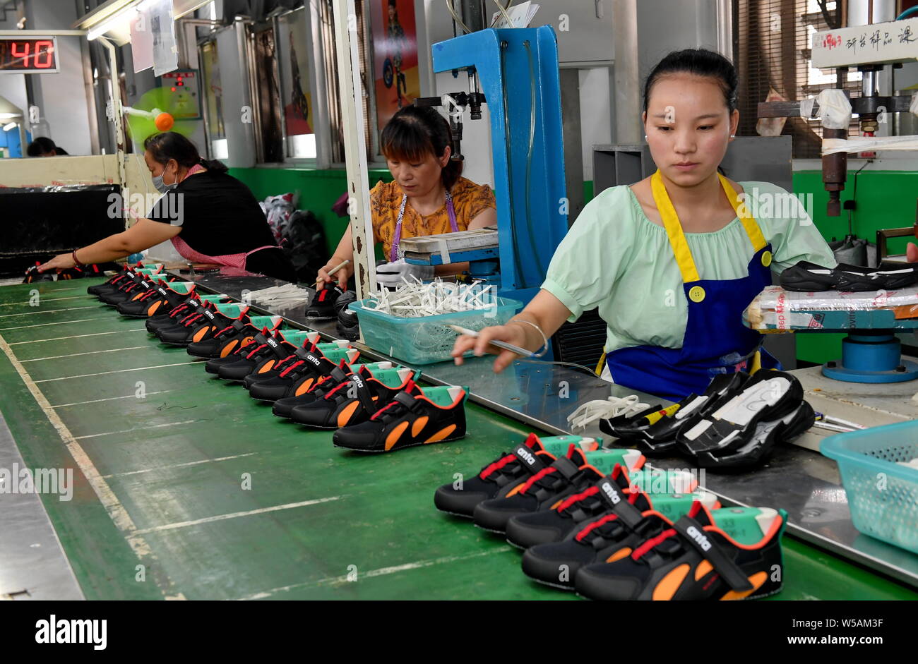 Putian, China's Fujian Province. 27th July, 2019. Workers make shoes at a  shoemaking factory in Putian, southeast China's Fujian Province, July 27,  2019. Credit: Zhang Guojun/Xinhua/Alamy Live News Stock Photo - Alamy