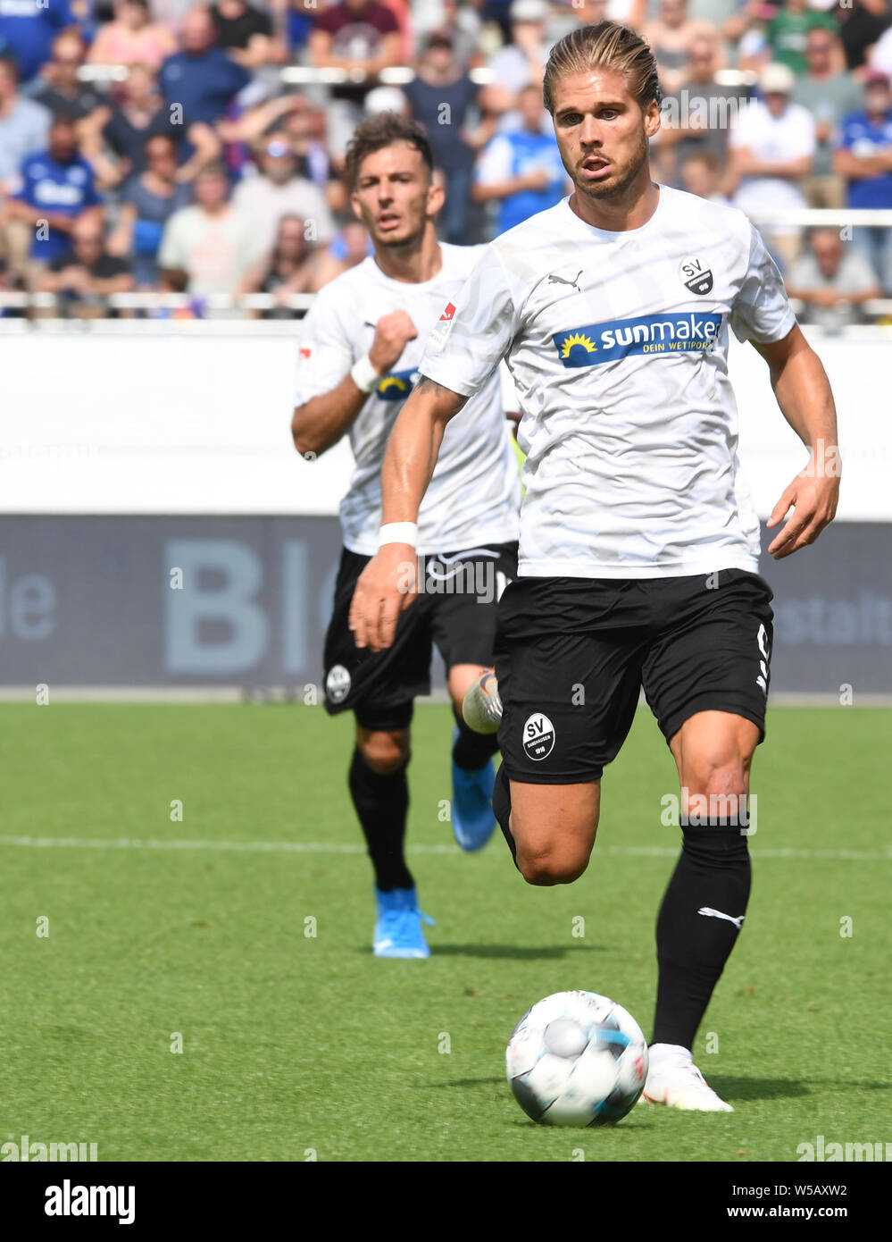 Kiel Germany 27th July 2019 Soccer 2nd Bundesliga Holstein Kiel Sv Sandhausen 1st Matchday Sandhausens Rurik Gislason On The Ball Credit Carmen Jaspersen Dpa Important Note In Accordance With The Requirements