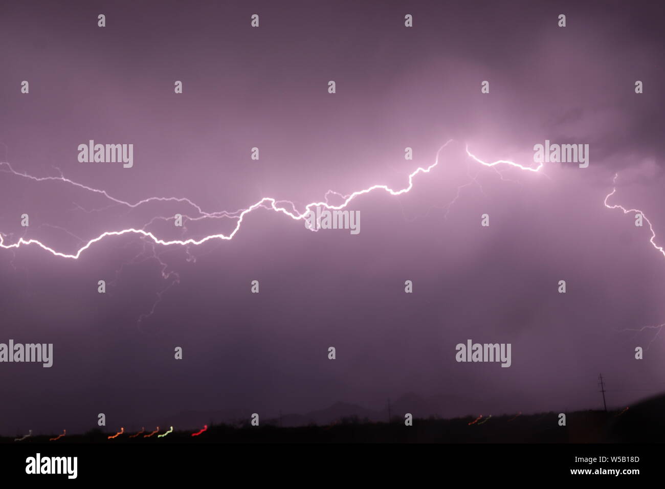 Horizontal lightning hi-res stock photography and images - Alamy