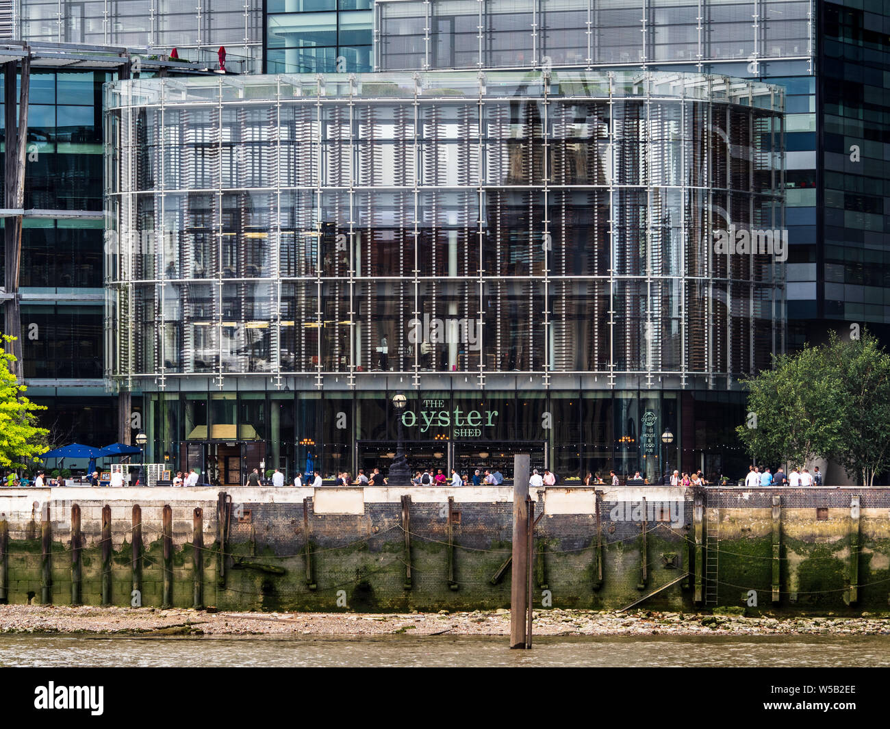 The Oyster Shed bar and restuarant on the banks of the River Thames in the City of London Financial District Stock Photo