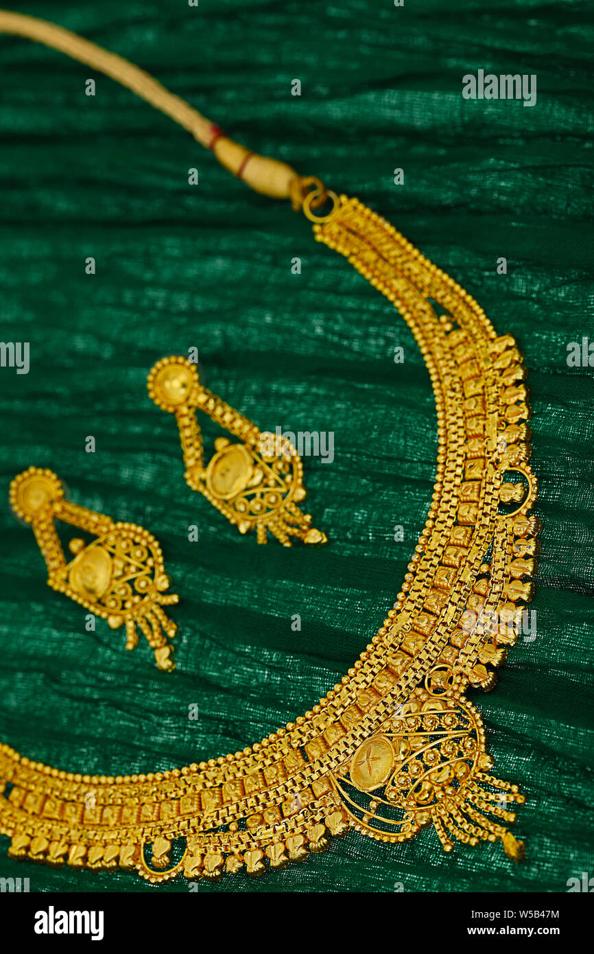 Gold necklace bridal collection hi-res 